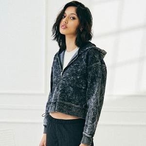 Jumpers and sweatshirts